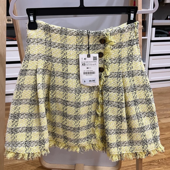 Zara Dresses & Skirts - Zara textured mini skirt